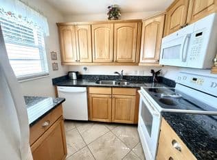 2-bedroom Condo — 328 Farnham P, Deerfield Beach, 33442