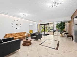 3-bedroom Condo — 3960 Oaks Clubhouse Drive #304, Pompano Beach, 33069