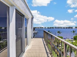 2+1 Condo — 1206 S LAKE Drive #504, Lantana, 33462