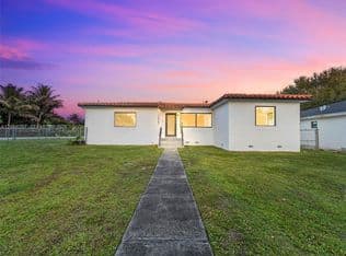 3+1 Müstakil ev — 14545 Garden Dr, Miami, 33168