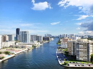 2+1 Condo — 2602 E Hallandale Beach Blvd #R1903, Hallandale, 33009