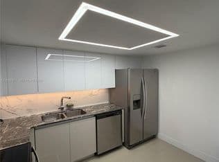 1-bedroom Condo — 3300 NE 192nd St APT 1109, Aventura, 33180