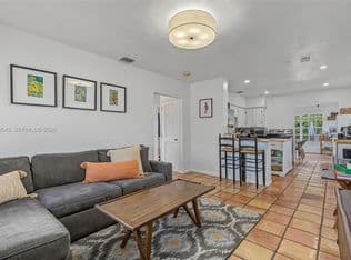 3+1 Müstakil ev — 6440 SW 35th St, Miami, 33155