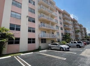 1-bedroom Condo — (Undisclosed Address), North Miami Beach, 33160