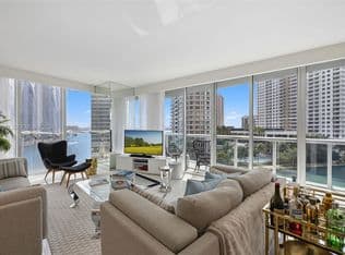 3-bedroom Condo — 465 Brickell Ave APT 701, Miami, 33131