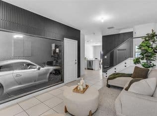 3-bedroom Townhouse — 23052 SW 129th Pl, Miami, 33170