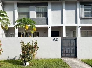4+1 Townhouse — 14101 SW 66th St APT A2, Miami, 33183