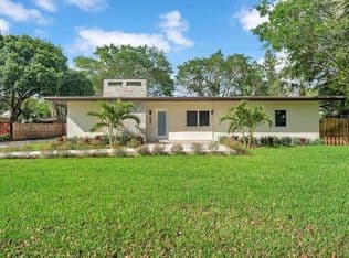 4-bedroom Single-Family Home — 4053 SW 8th St, Fort Lauderdale, 33317