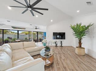 3-bedroom Property — 1127 E Seminole Avenue #24b, Jupiter, 33477
