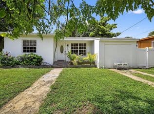 2+1 Müstakil ev — 40 NW 68th St, Miami, 33150