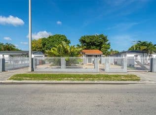 4+1 Müstakil ev — 820 E 10th Ave, Hialeah, 33010