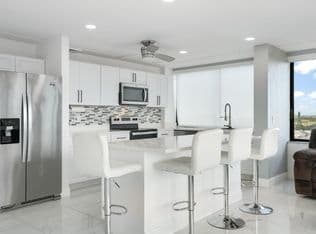 2-bedroom Condo — 1500 Presidential Way #806, West Palm Beach, 33401