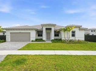 4-bedroom Single-Family Home — 13249 SW 189th Ter, Miami, 33177
