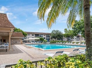 2-bedroom Condo — 4960 E Sabal Palm Blvd APT 301, Tamarac, 33319