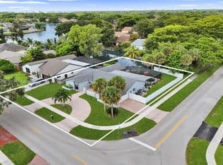 4-bedroom Single-Family Home — 1221 NW 78th Ave, Plantation, 33322