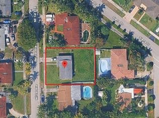 3+1 Müstakil ev — 19801 NE 1st Ave, Miami, 33179