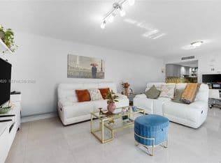 3-bedroom Townhouse — 14357 SW 97th Ter, Miami, 33186