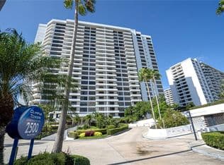 2-bedroom Condo — 2500 Parkview Dr APT 616, Hallandale, 33009