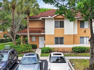 3+1 Townhouse — 845 NW 91st Ter, Plantation, 33324