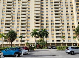 2+1 Condo — 1833 S Ocean Dr APT 307, Hallandale Beach, 33009