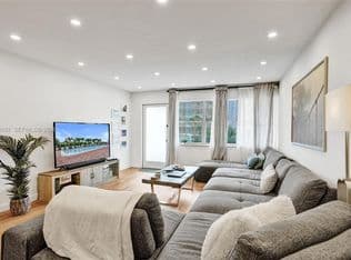 2+1 Condo — 401 Golden Isles Dr APT 302, Hallandale, 33009