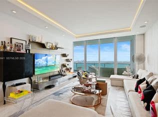 3-bedroom Condo — 1331 Brickell Bay Dr APT 2907, Miami, 33131