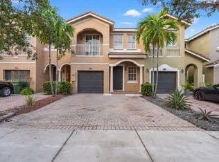 4+1 Townhouse — 2511 SE 15th Ct, Homestead, 33035