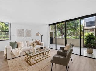 3+1 Townhouse — 20300 W Country Club Dr APT 106-3, Aventura, 33180