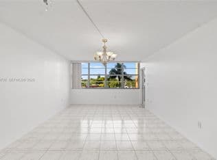 1+1 Condo — 1351 NE Miami Gardens Dr APT 301E, Miami, 33179