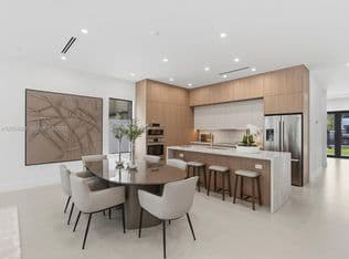 4+1 Müstakil ev — 1621 SW 11th Ter, Miami, 33135