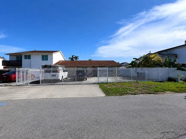 3+1 Townhouse — 8772 SW 11th St #A, Miami, FL 33174