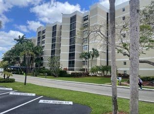 2+1 Condo — 16300 Golf Club Rd APT 508, Fort Lauderdale, 33326