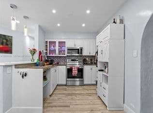 3-bedroom Single-Family Home — 6432 Perry St, Hollywood, 33024