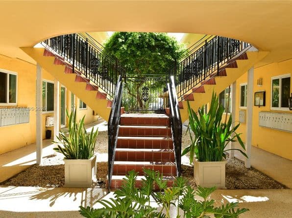 Golden Dreams Condo, Miami Beach