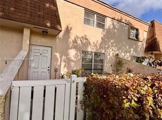 3+1 Townhouse — 1415 NW 80th Ave APT D, Margate, 33063