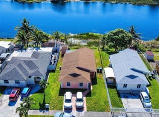 4+1 Müstakil ev — 19251 NW 33rd Ave, Miami Gardens, 33056
