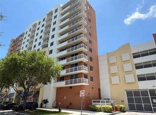 2+1 Condo — 18800 NE 29th Ave APT 405, Aventura, 33180