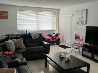2-bedroom Condo — 10135 NW 9th St Cir #5-208, Miami, 33172