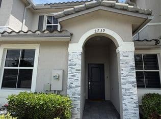 3-bedroom Townhouse — 2739 SE 17th St, Homestead, 33035