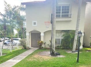 3-bedroom Townhouse — 10877 NW 8th St, Hollywood, 33026