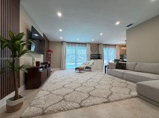 4+1 Müstakil ev — 8203 NW 37th St, Coral Springs, 33065