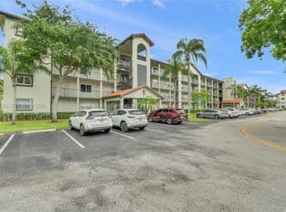 2+1 Condo — 12900 SW 13th St APT 309E, Hollywood, 33027