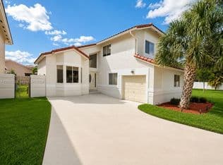 4-bedroom Single-Family Home — 18318 NW 61st Ct, Hialeah, 33015