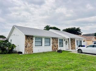 4+1 Müstakil ev — 2001 SW 85th Ave, North Lauderdale, 33068