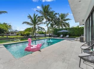 5+1 Müstakil ev — 1540 Cleveland Rd, Miami Beach, 33141
