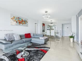 2+1 Condo — 20379 W Country Club Dr APT 1436, Aventura, 33180