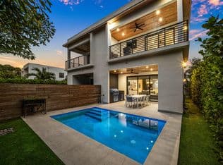 3-bedroom Townhouse — 1123 NE 12th Avenue #A, Fort Lauderdale, 33304