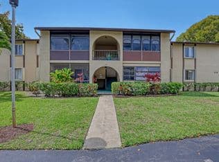 2-bedroom Condo — 339 Pine Ridge Circle #D-1, Greenacres, 33463