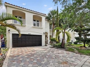 4-bedroom Single-Family Home — 16371 SW 49th Ct, Hollywood, 33027