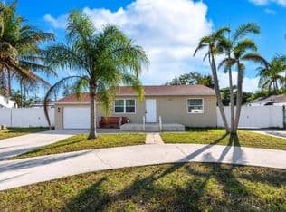 2-bedroom Single-Family Home — 3914 SERUBI Avenue, Palm Springs, 33461